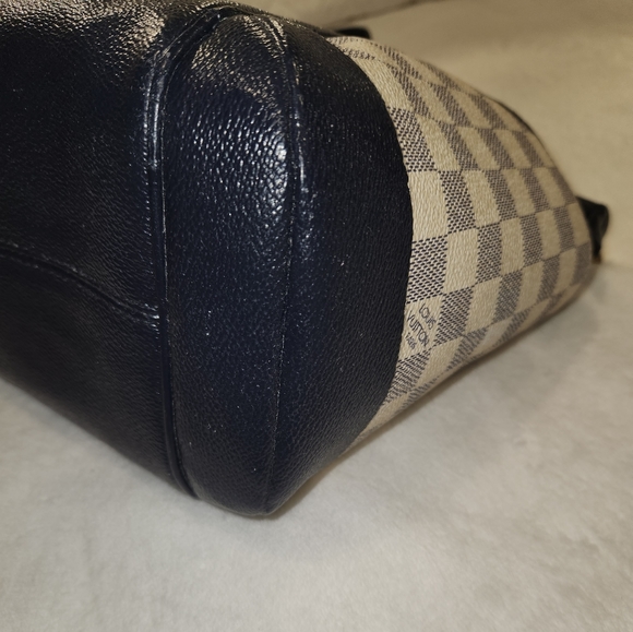 Louis Vuitton Bag. - Picture 7 of 15